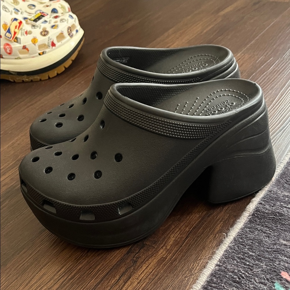 CROCS Black platform, heel size women’s eight